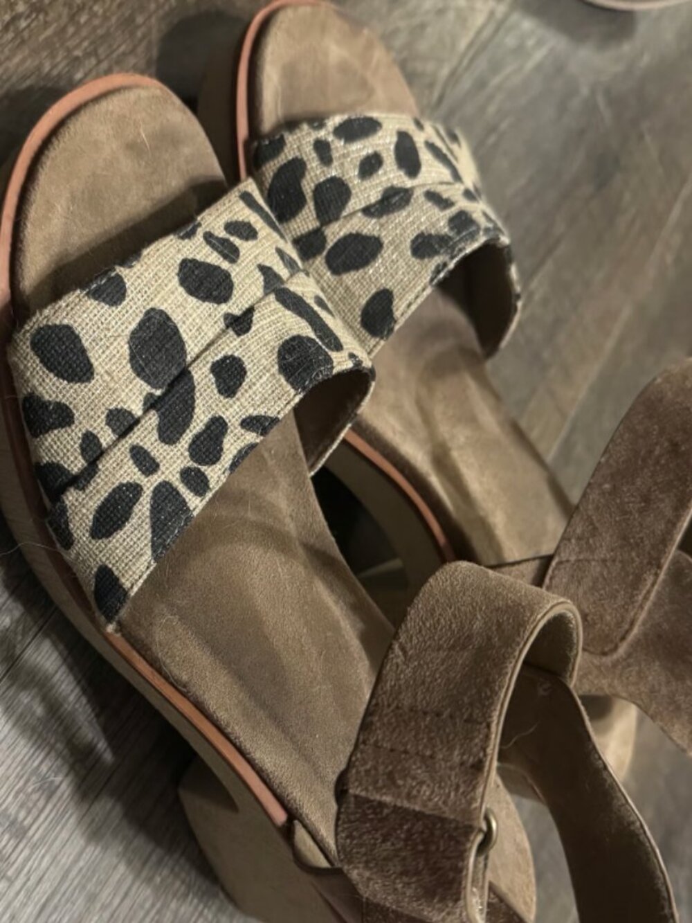 Pierre Duma size 9 leopard wedge